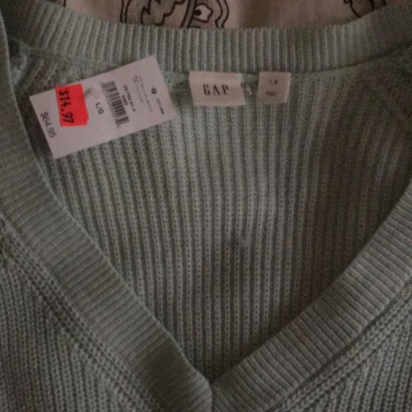 GAP V neck sweater new with tags - Picture 2 of 3